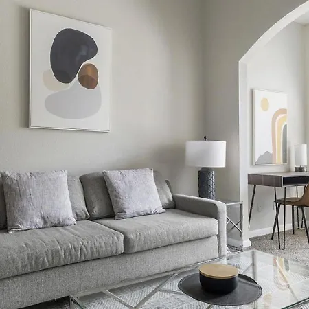 Landing At The Milano - 1 Bedroom In Briar Forest